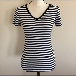 GAP Black and white shirt