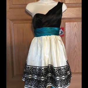 Trixxi One Shoulder Dress Size 3 New