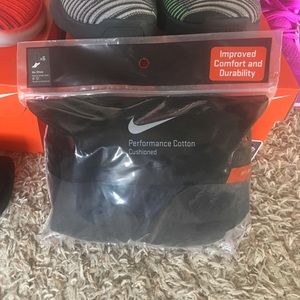 Nike performance moisture wicking no show socks