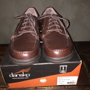 NWOT- Men's Dansko's Wyatt mocha leather