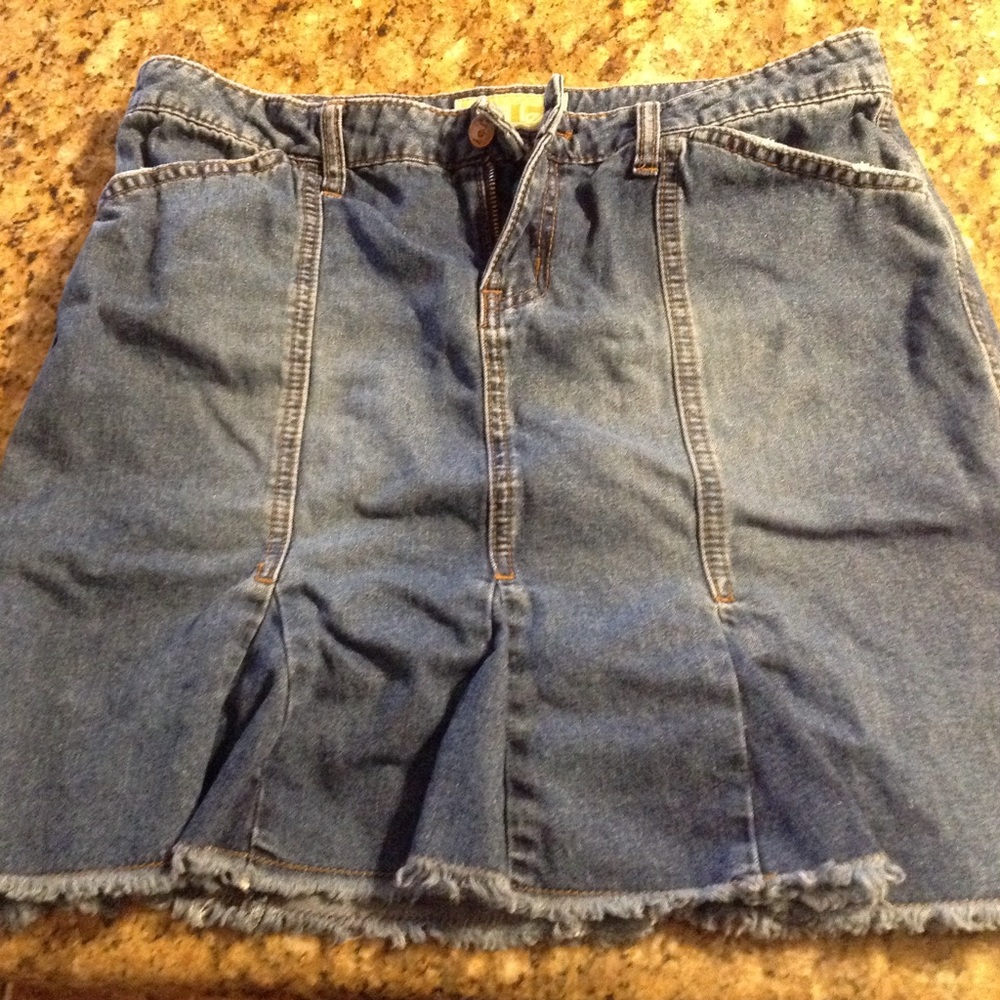 l.e.i Jean skirt