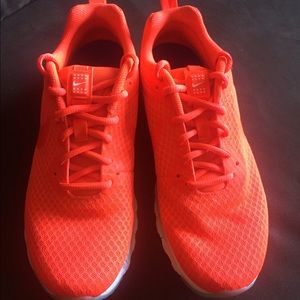 Men's Nike tennis shoes