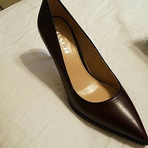 Brand new authentic Coach Vonna Mat pumps