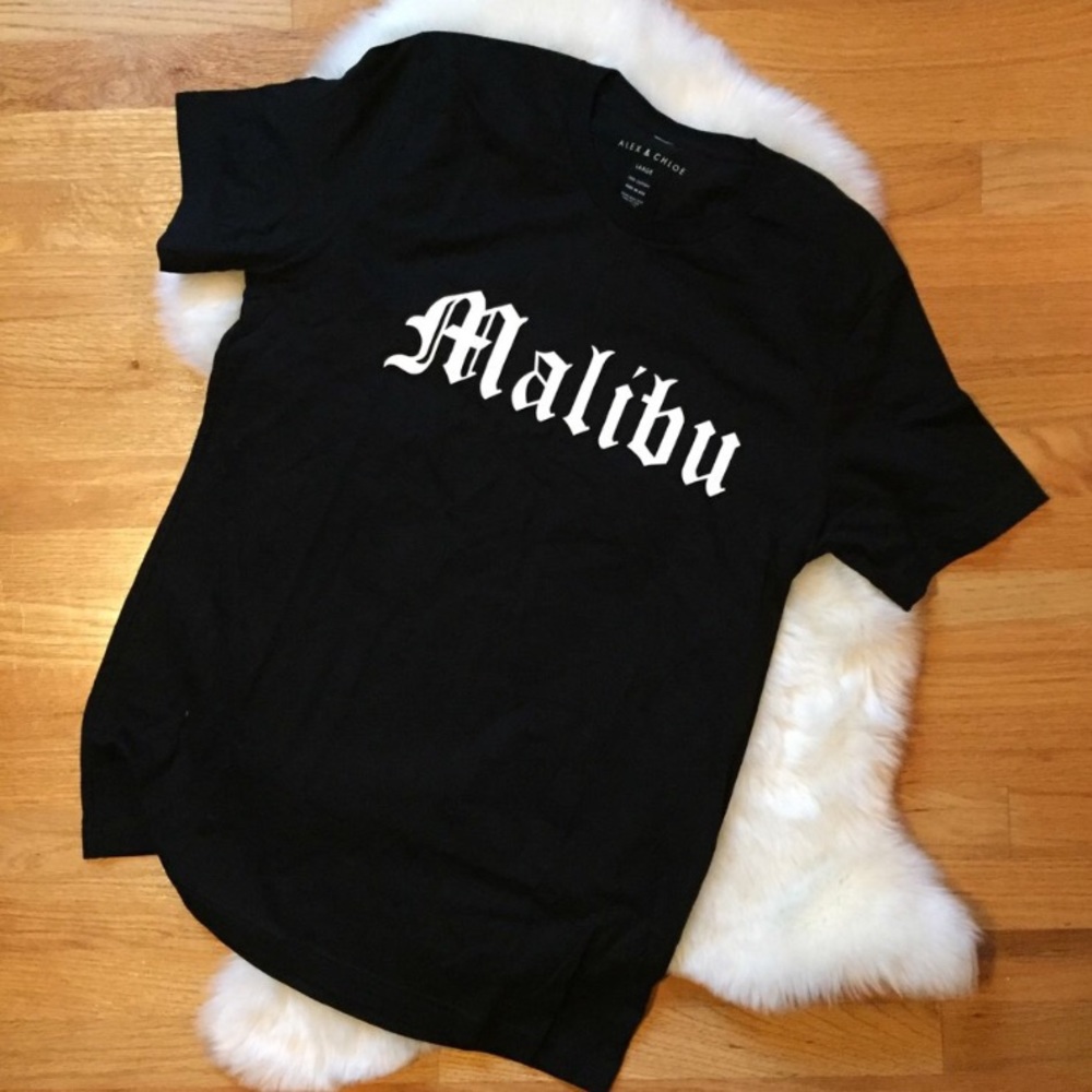 Malibu Tee fits like M