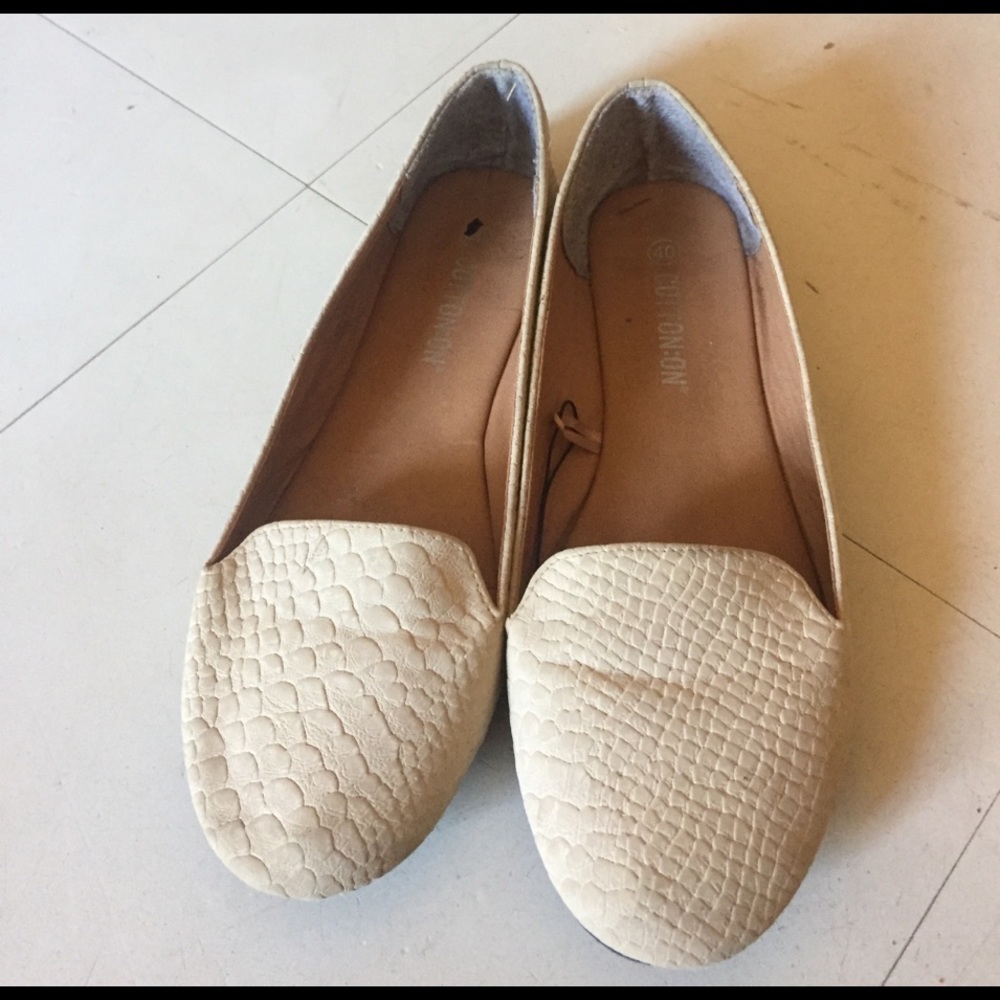 Flat shoes - Picture 2 of 3