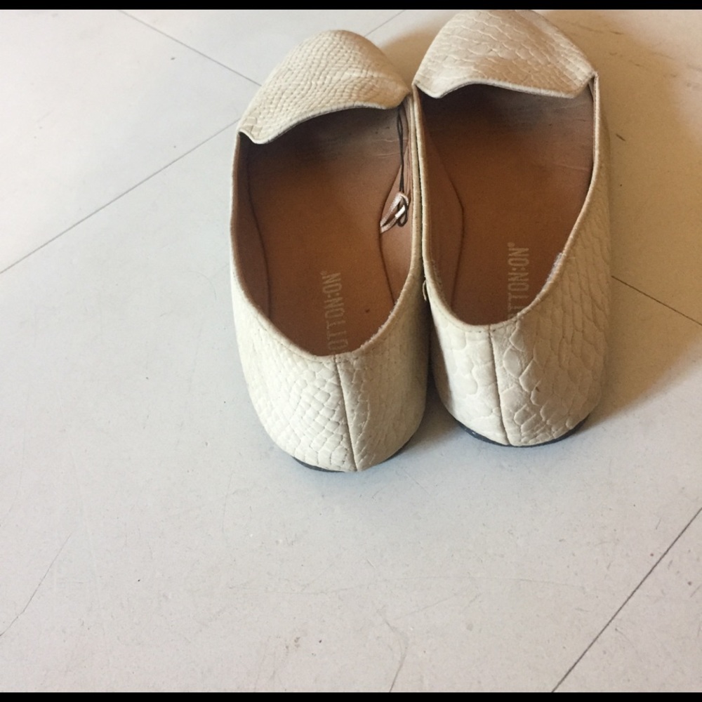 Flat shoes - Picture 3 of 3