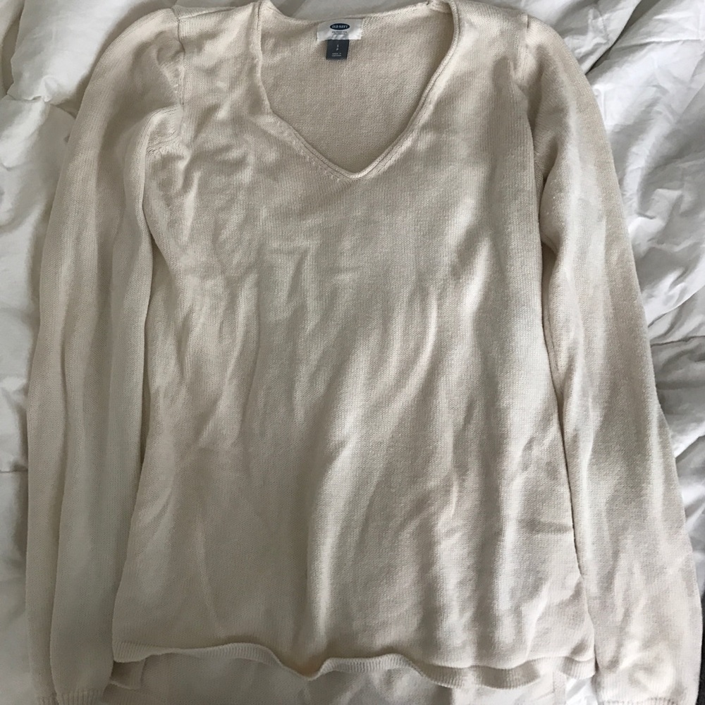 White v neck sweater