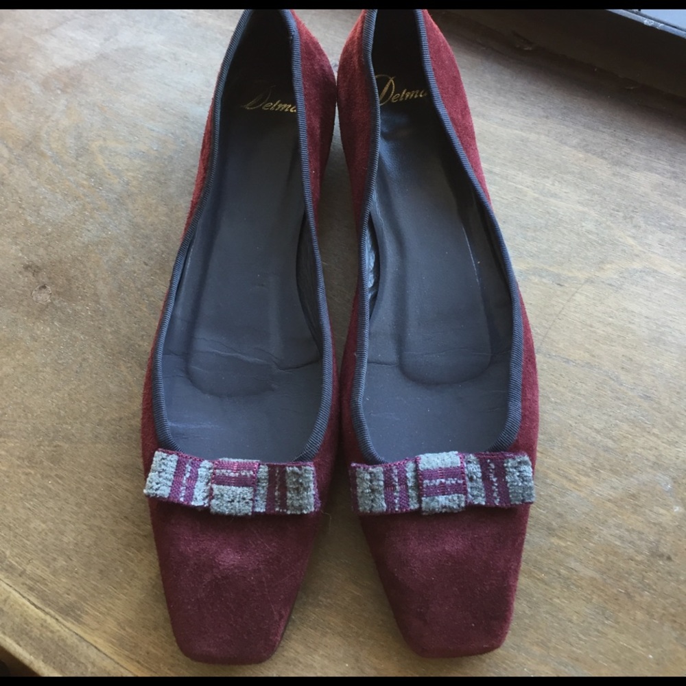 Adorable burgundy Delmans suede flats