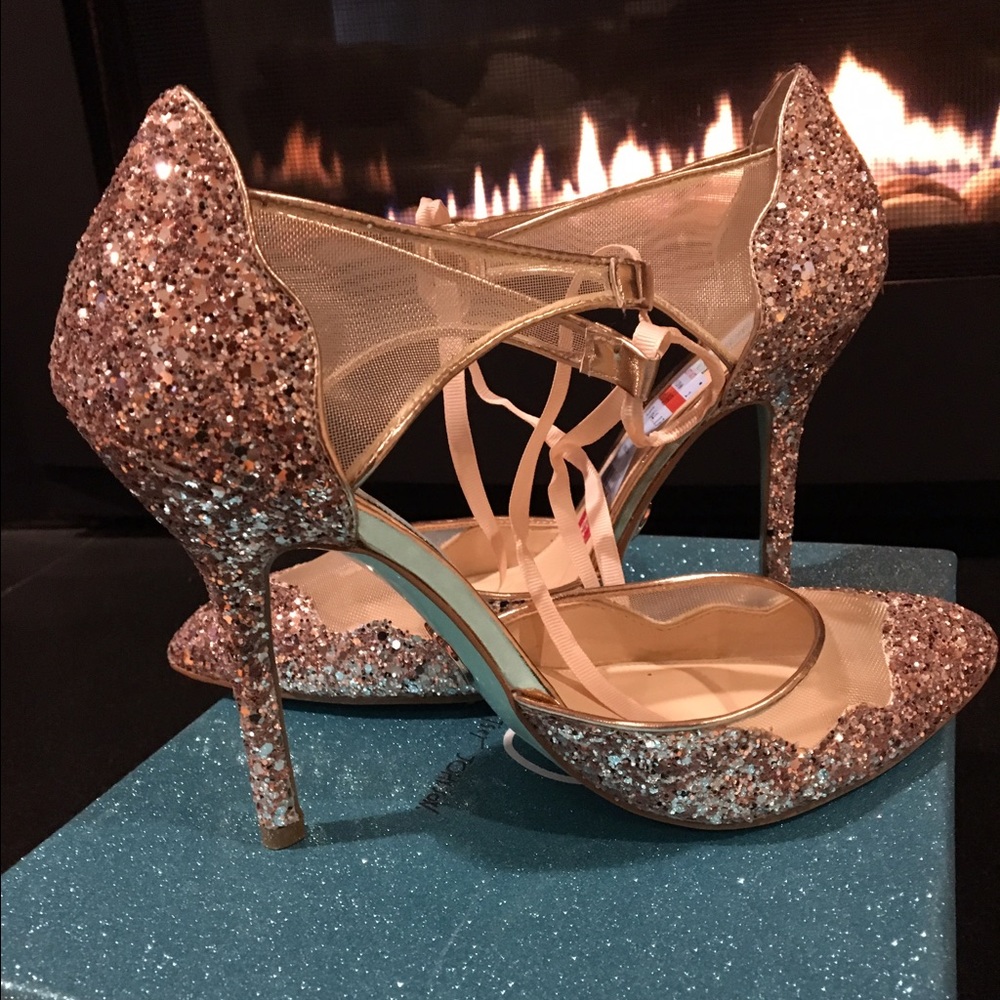Blue by Betsey Johnson Stela Champagne size 8.5