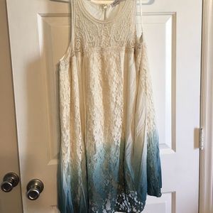 Sleeveless lace dress