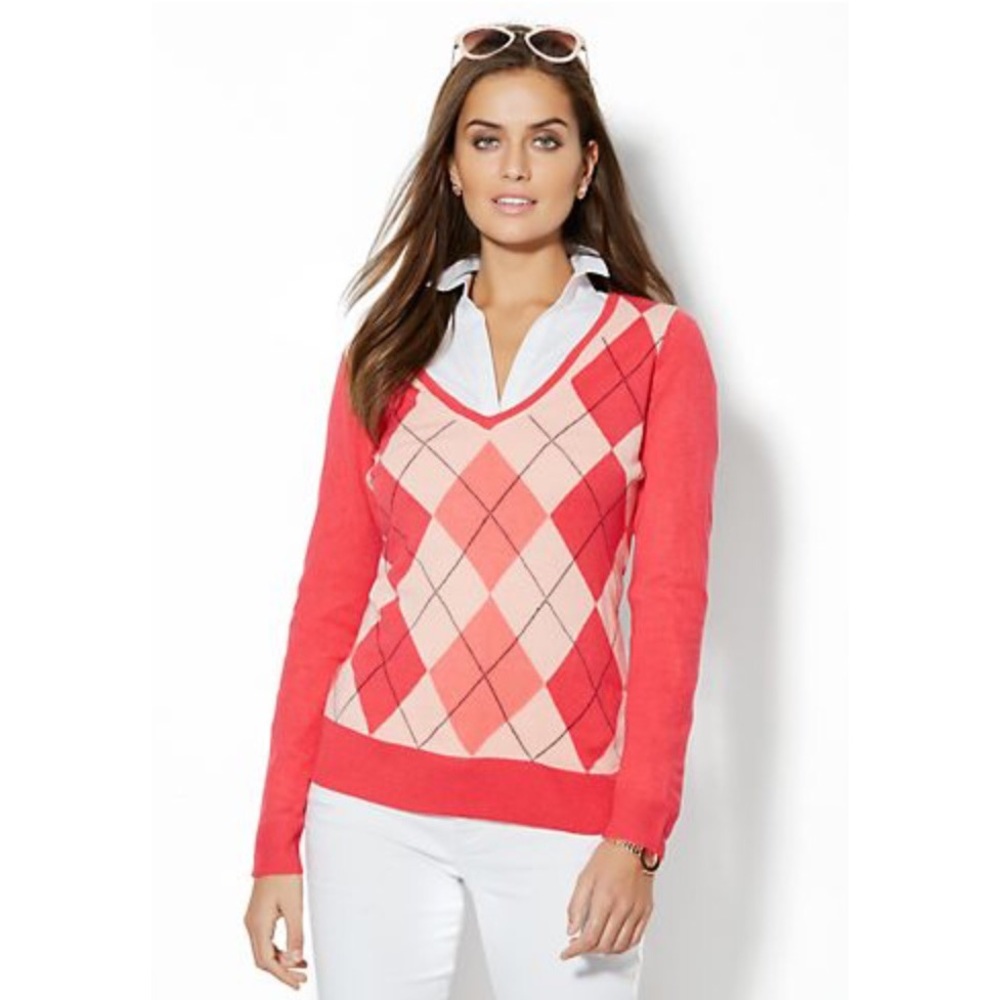 NWT New York & Co Pink Argyle V-neck Sweater - Picture 5 of 5