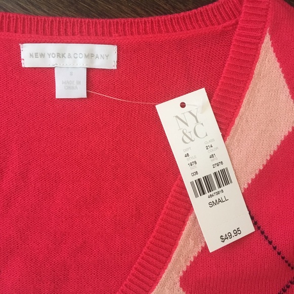NWT New York & Co Pink Argyle V-neck Sweater - Picture 2 of 5