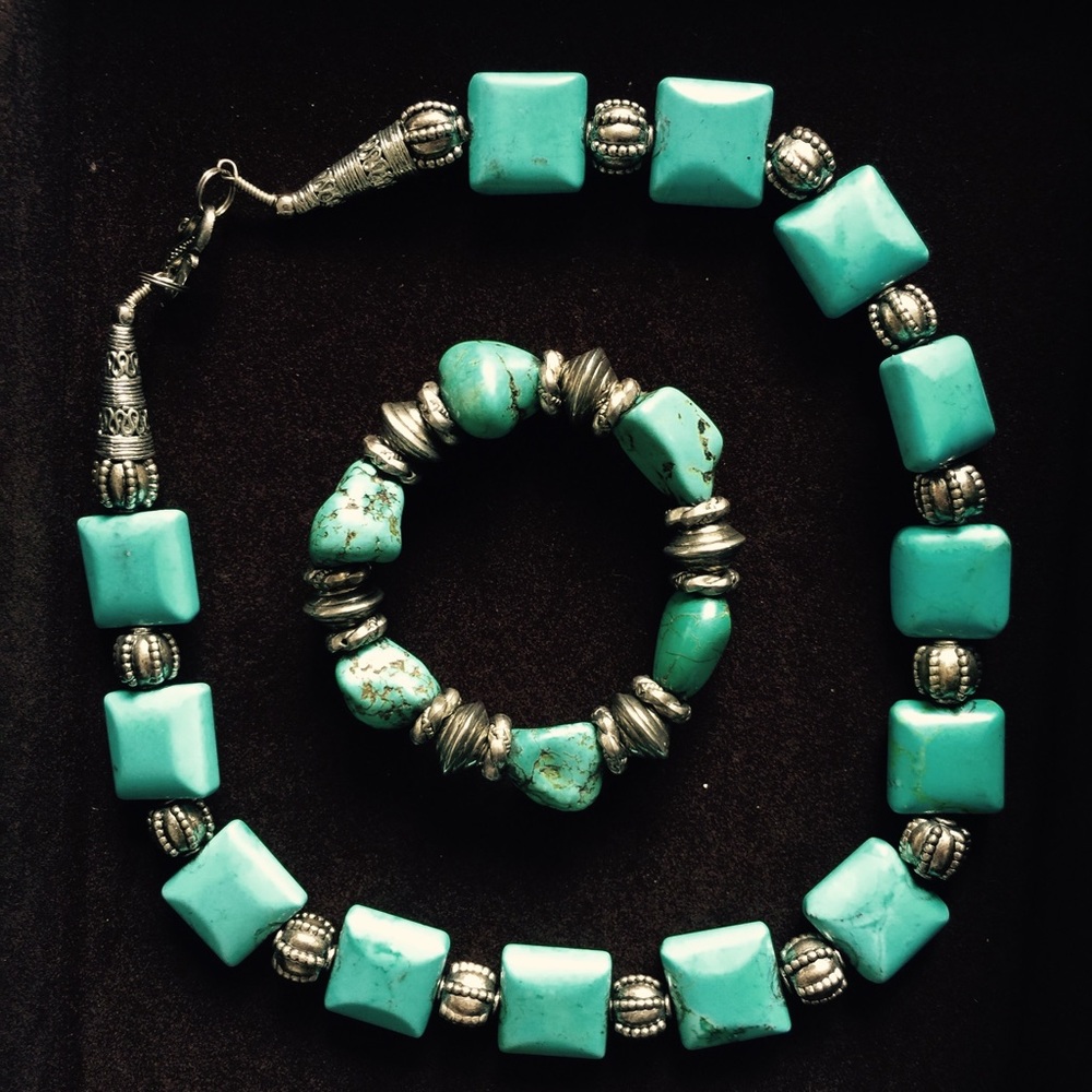 Turquoise necklace and bracelet set