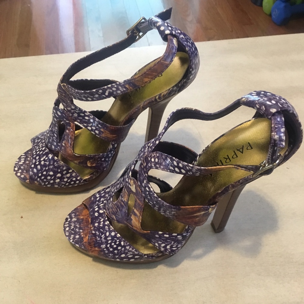Women's heels• Size 7 • Purple,Brown, and White