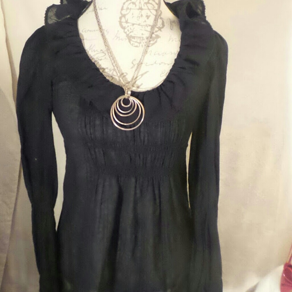 Generra Top! Ruffle Neckline!