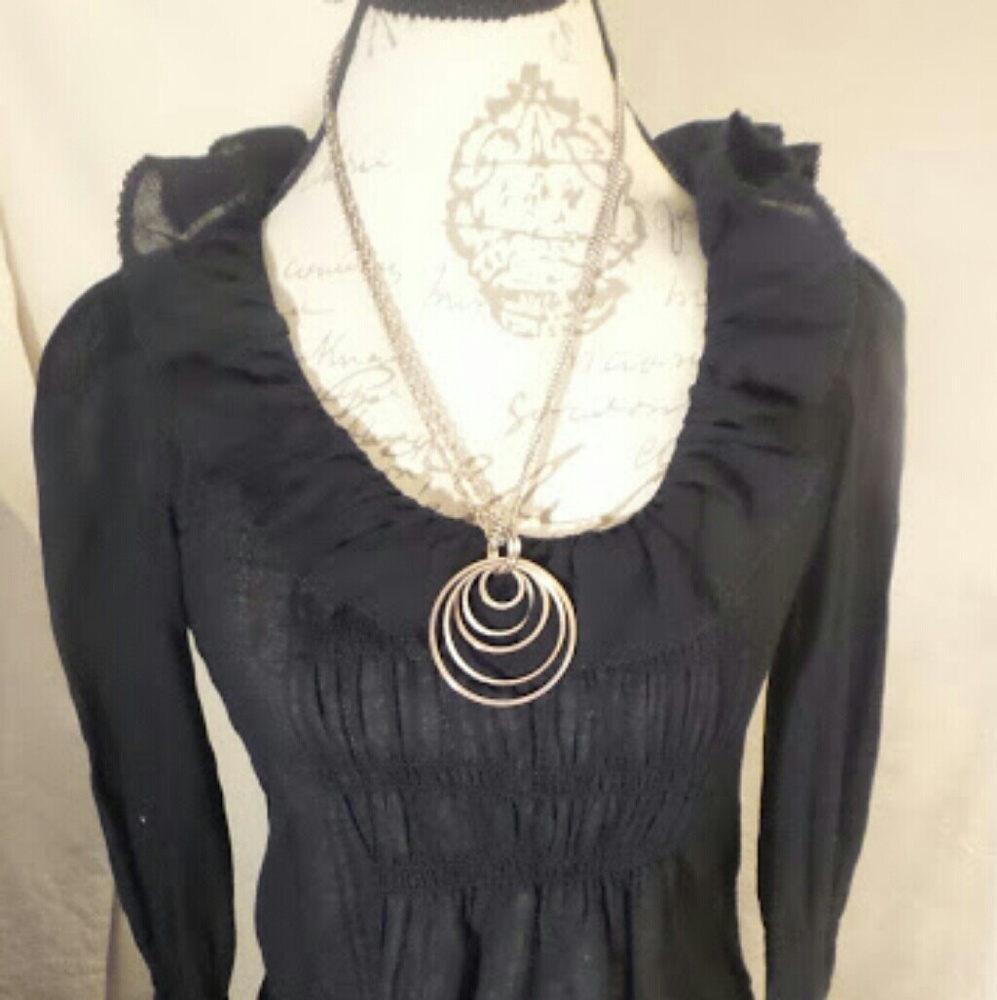 Generra Top! Ruffle Neckline! - Picture 2 of 2