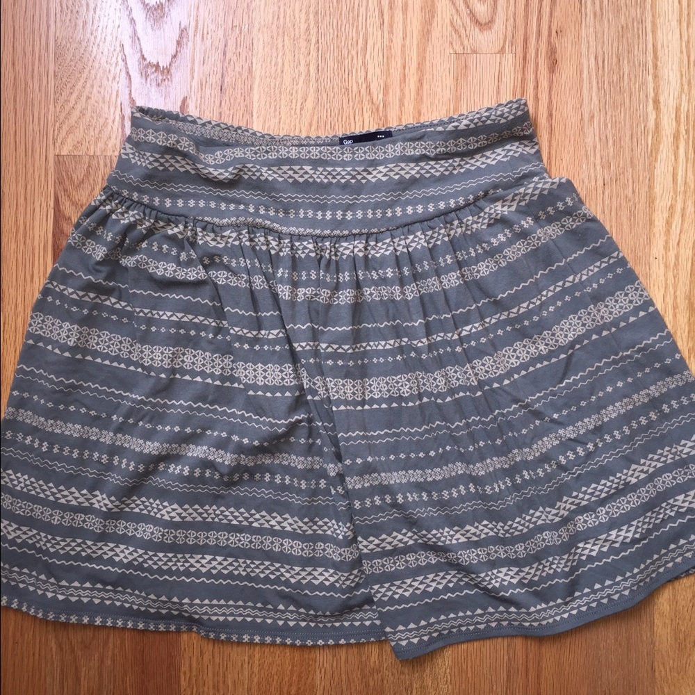 GAP skirt