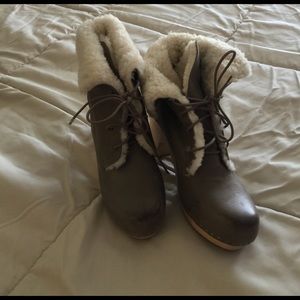 Woodies by Jeffrey Campbell