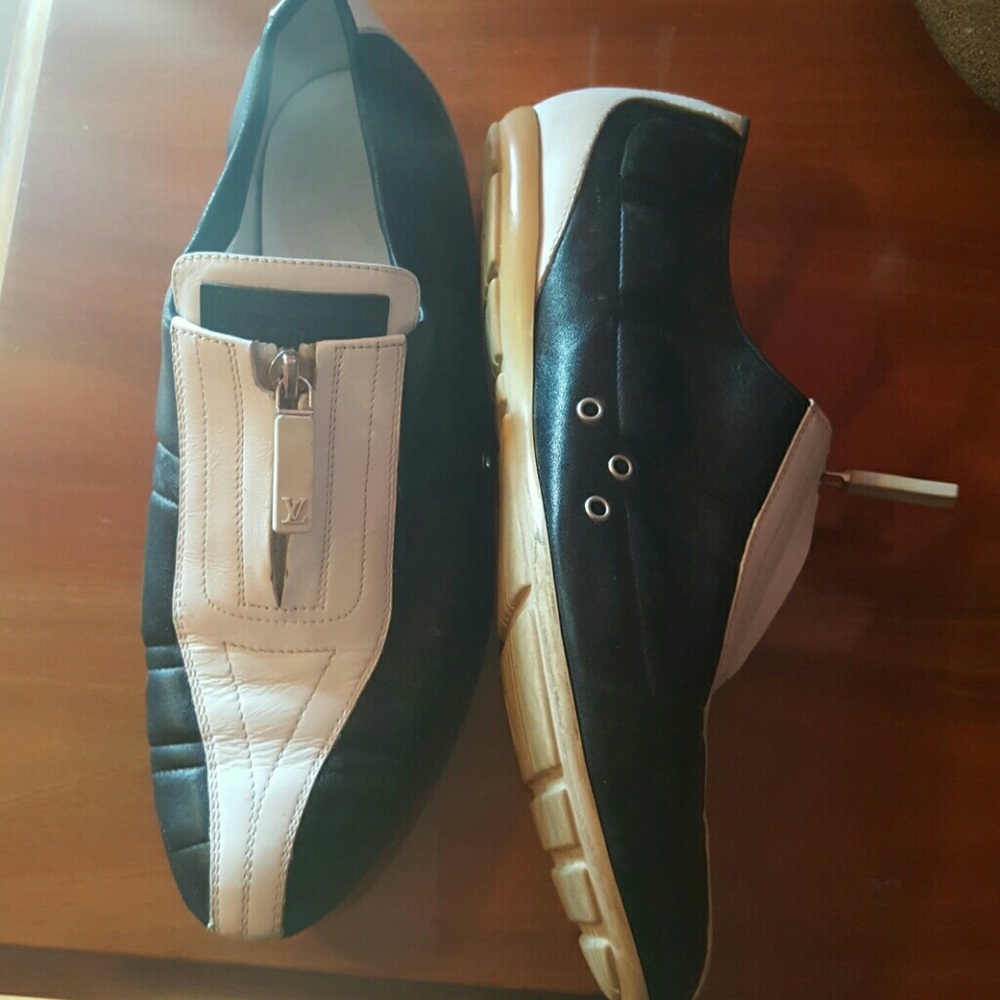 Authentic Louis  Vuitton Sz40