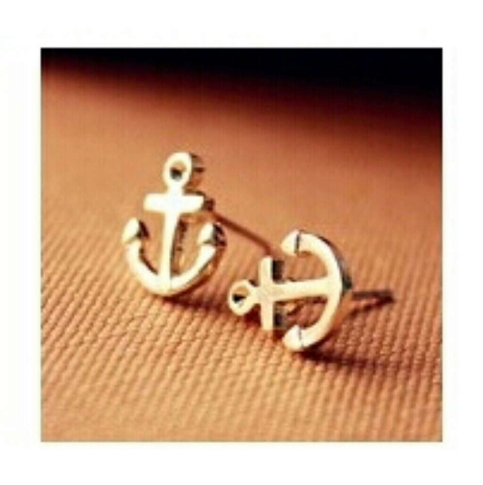 Cute anchor studs