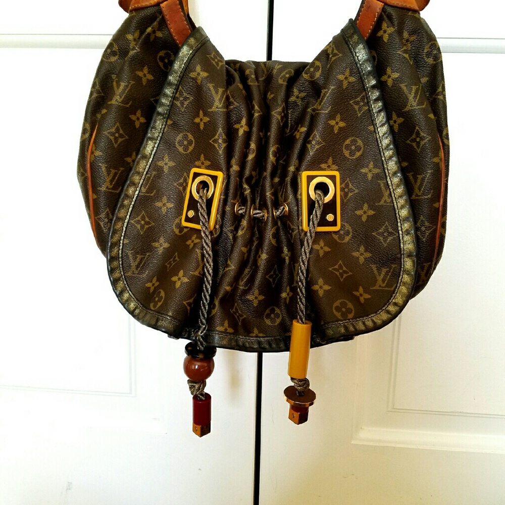 LOUIS VUITTON GM KALAHARI IN EUC!!