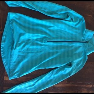 NIKE women's pro dry fit pullover 🏃🏻‍♀️