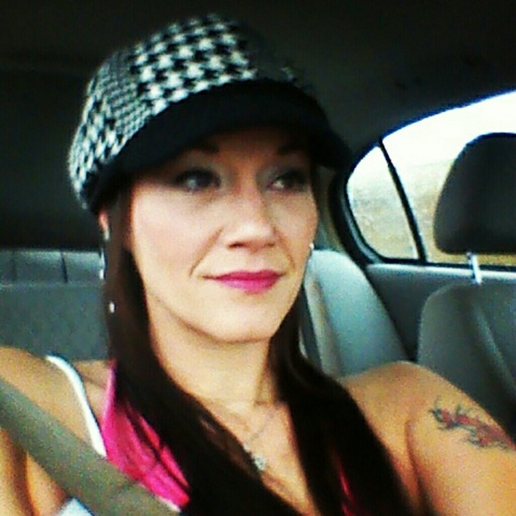 Hi! Welcome, my name is Jamie. - Picture 4 of 8