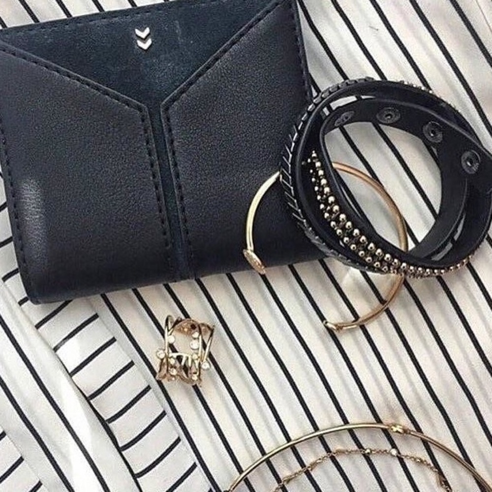 New never used Stella & Dot Covet line wallet