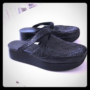 Stephane Kelian black leather slip ons