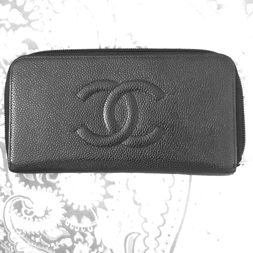 Chanel classic caviar leather zip wallet