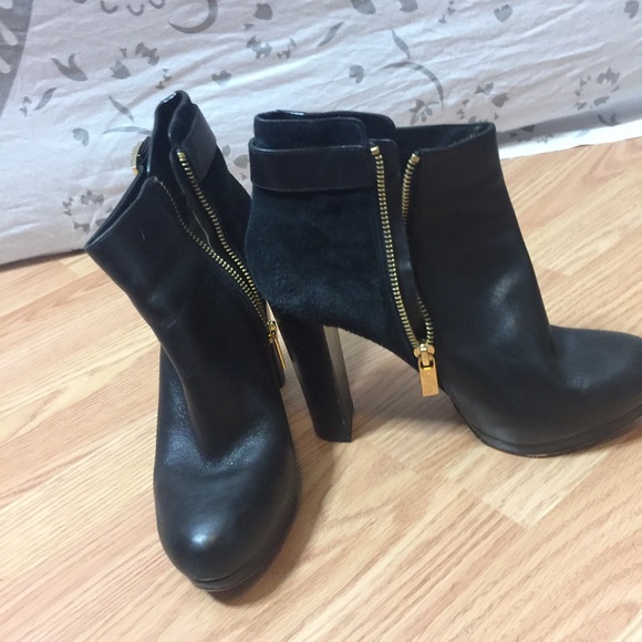 Michael Kors chunky heel booties - Picture 2 of 4