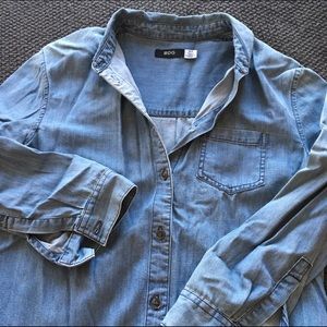 FINAL SALE! BDG/UO cropped denim shirt