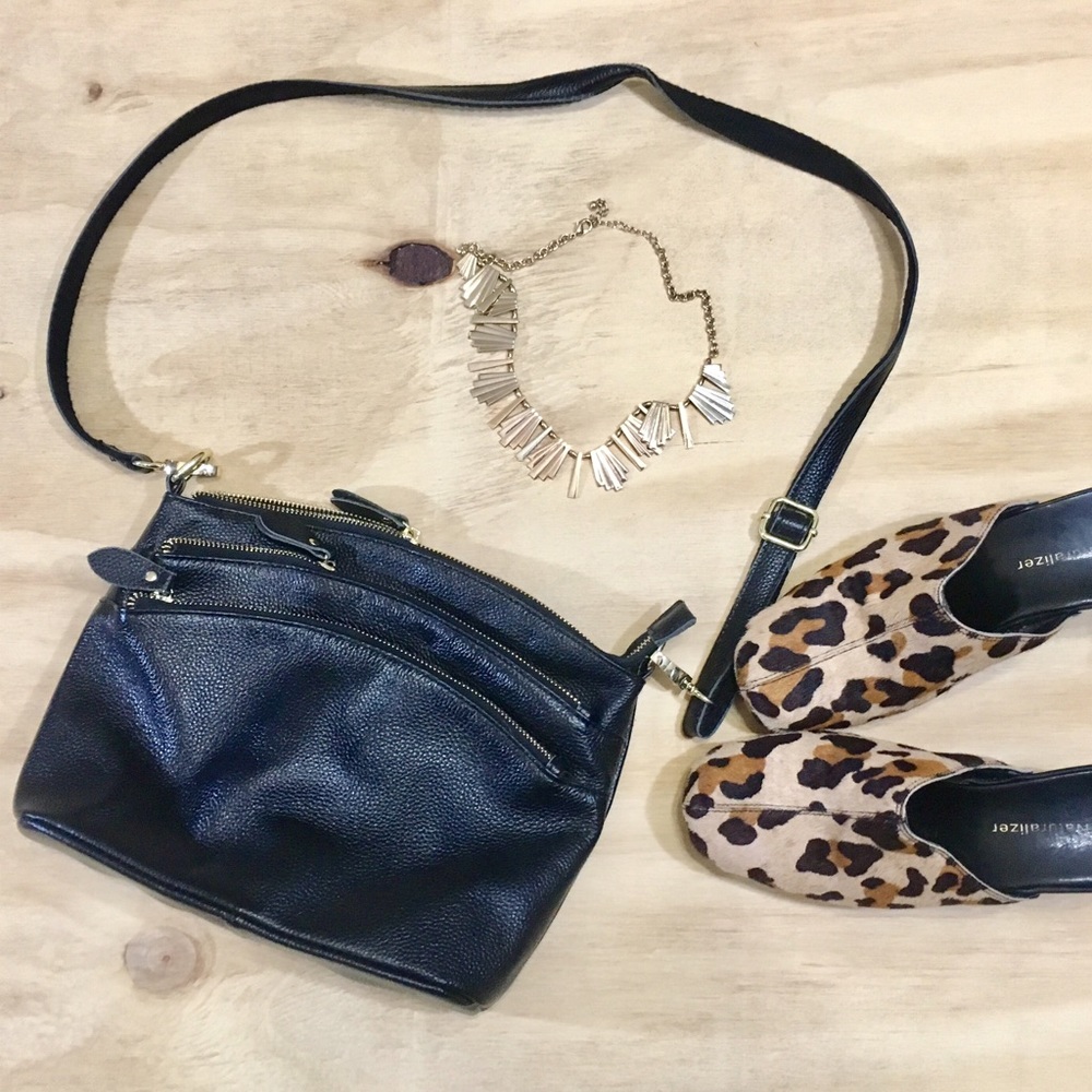 NWOT Vegan Leather Over Shoulder Zipper Black Bag