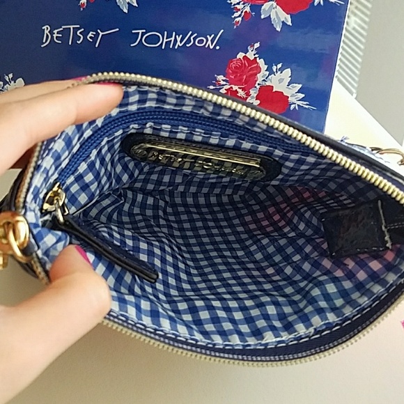 Betsey Johnson Rosie Garden Wristlet - Picture 2 of 4