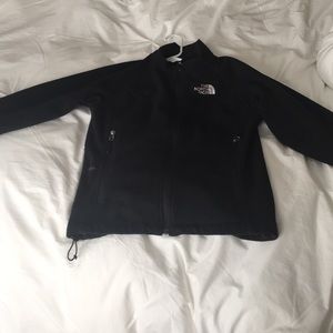 Black north face fitted wind breaker
