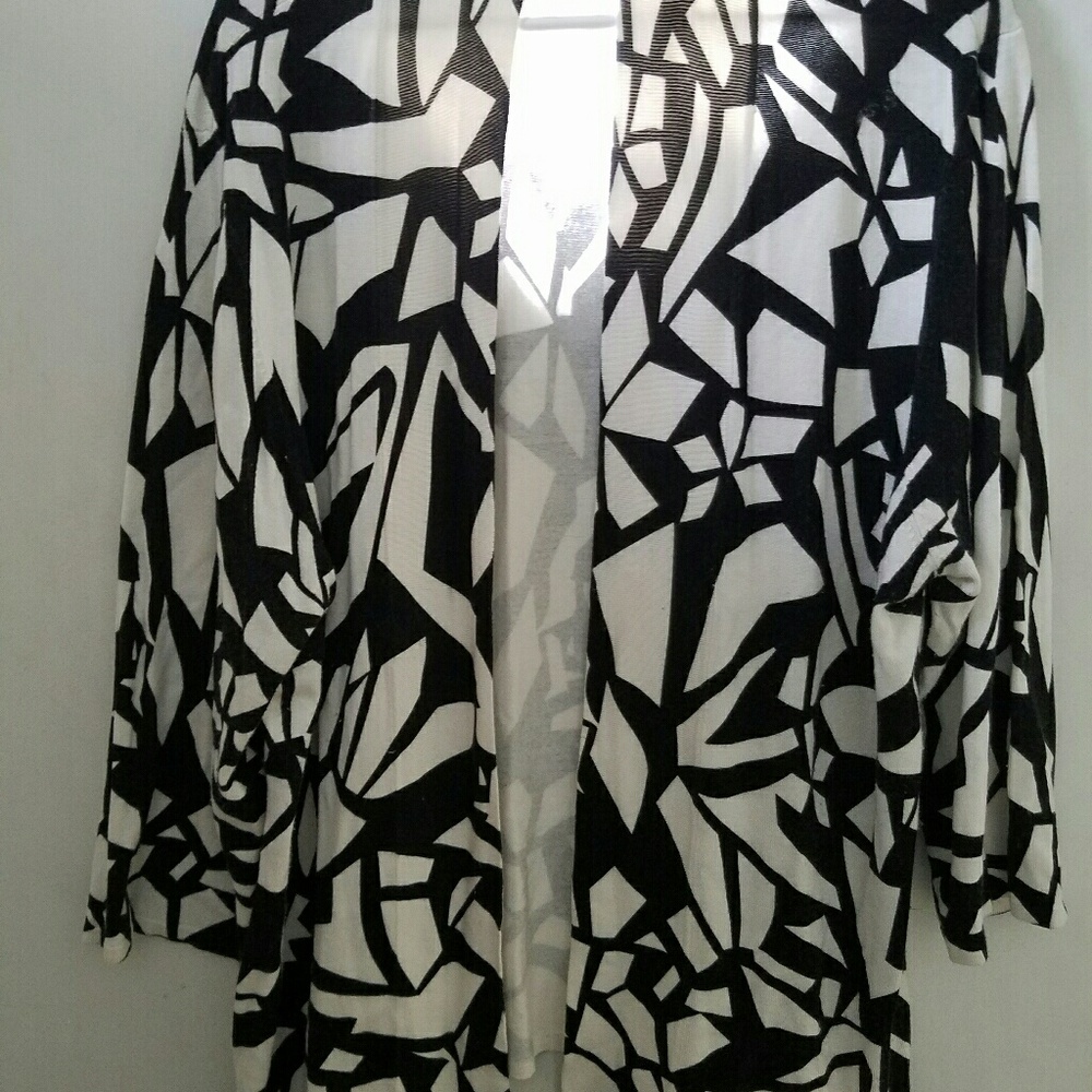 Black  & White Buttonless Cardigan