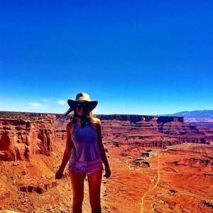 Meet your Posher, Caitlin