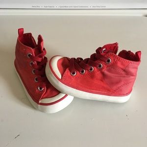 GAP sneakers size 5