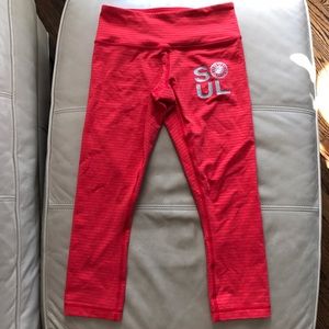 SoulCycle Lululemon wonder under size 4
