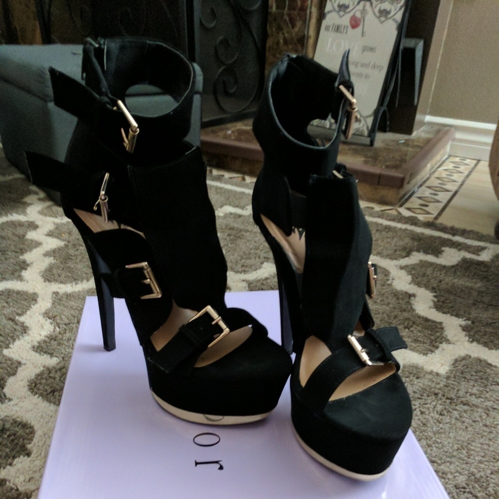 Windsor Black/Gold Heels