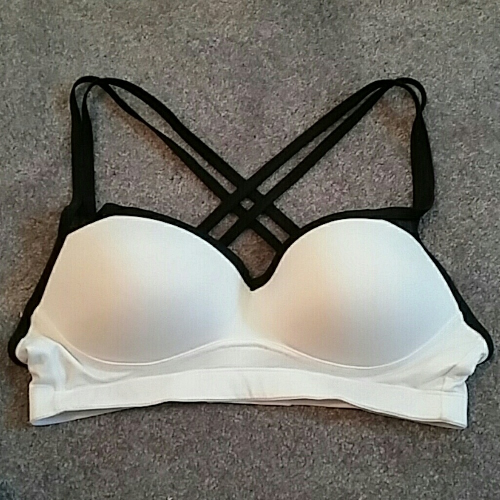 NWOT Criss cross sports bra