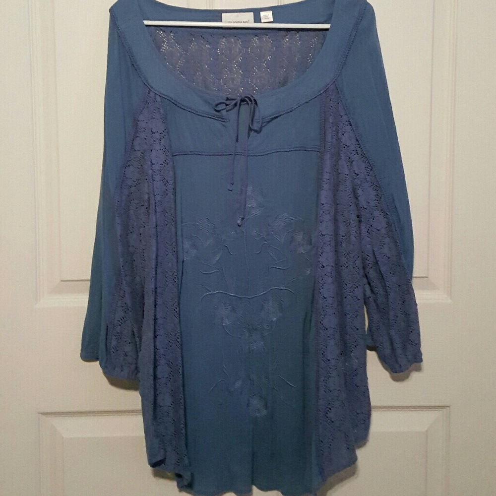 Avenue blue laced blouse