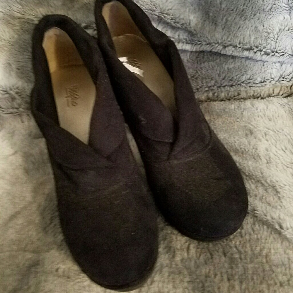 Mossimo black suede heels