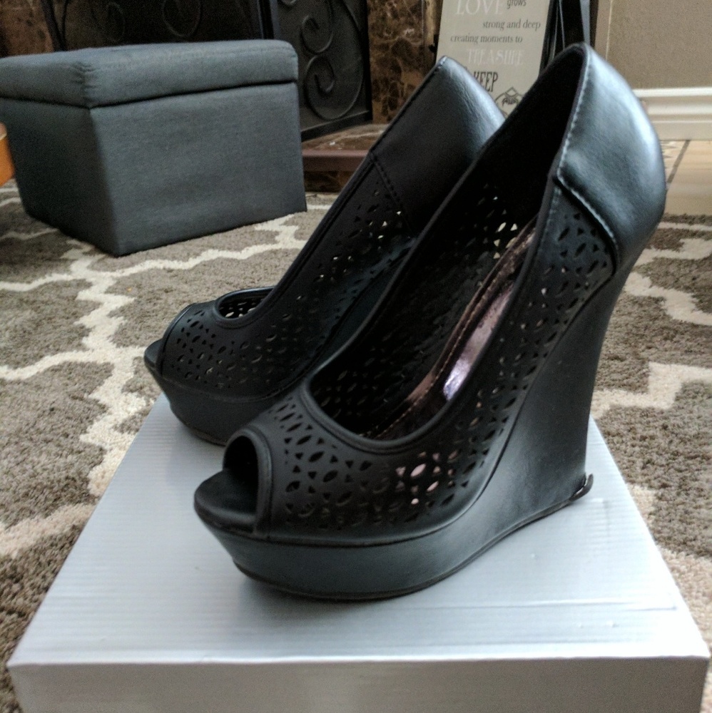 Black Wedge