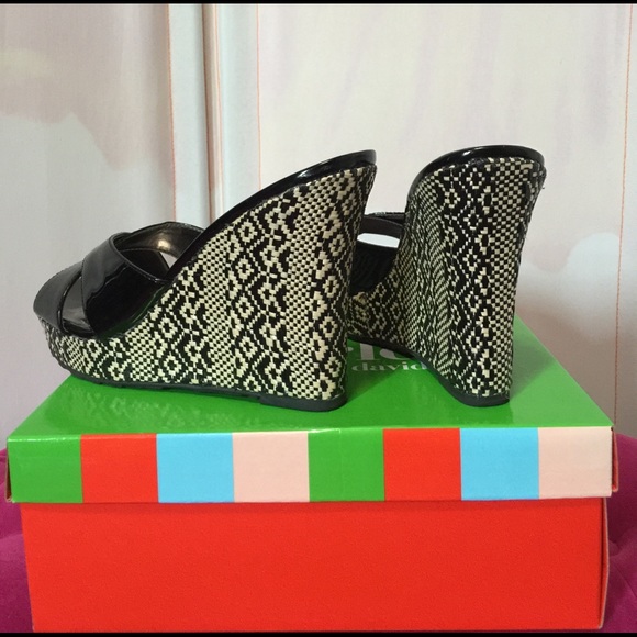 Charles by Charles David Black Patent Wedge, Sz 8 - Picture 4 of 4