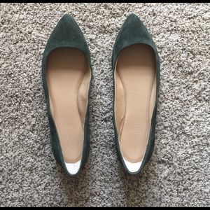 Good condition green suede Ann Taylor flats sz 6.5