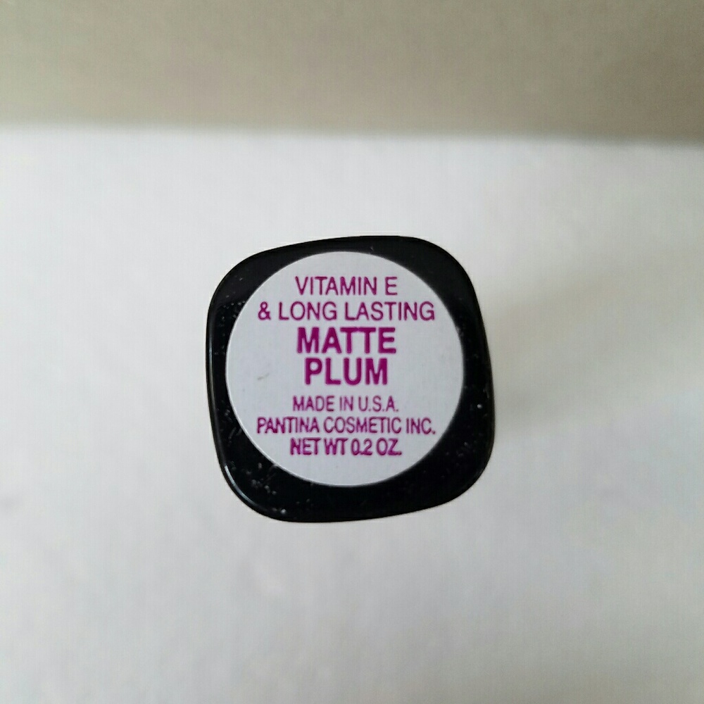 New 4 Tubes Lipstick with Vitamin E - Picture 2 of 8