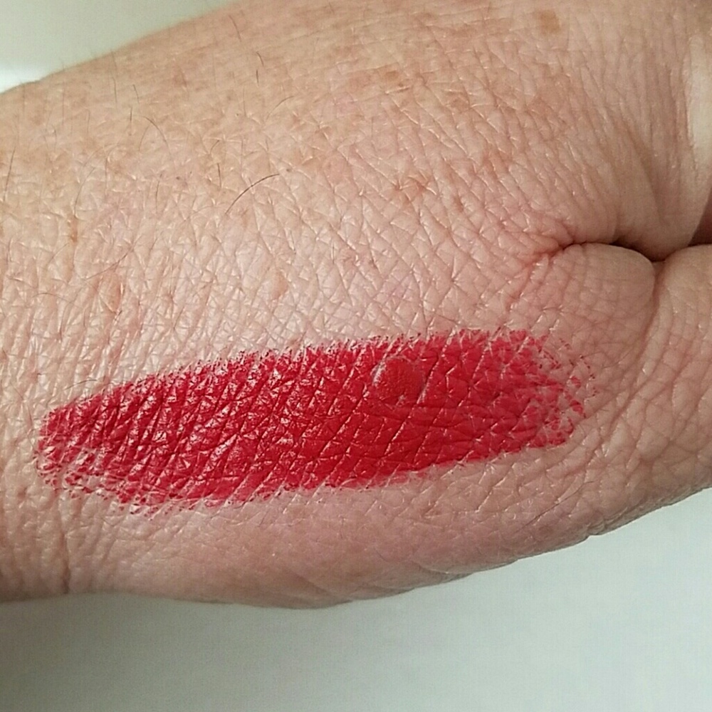New 4 Tubes Lipstick with Vitamin E - Picture 3 of 8