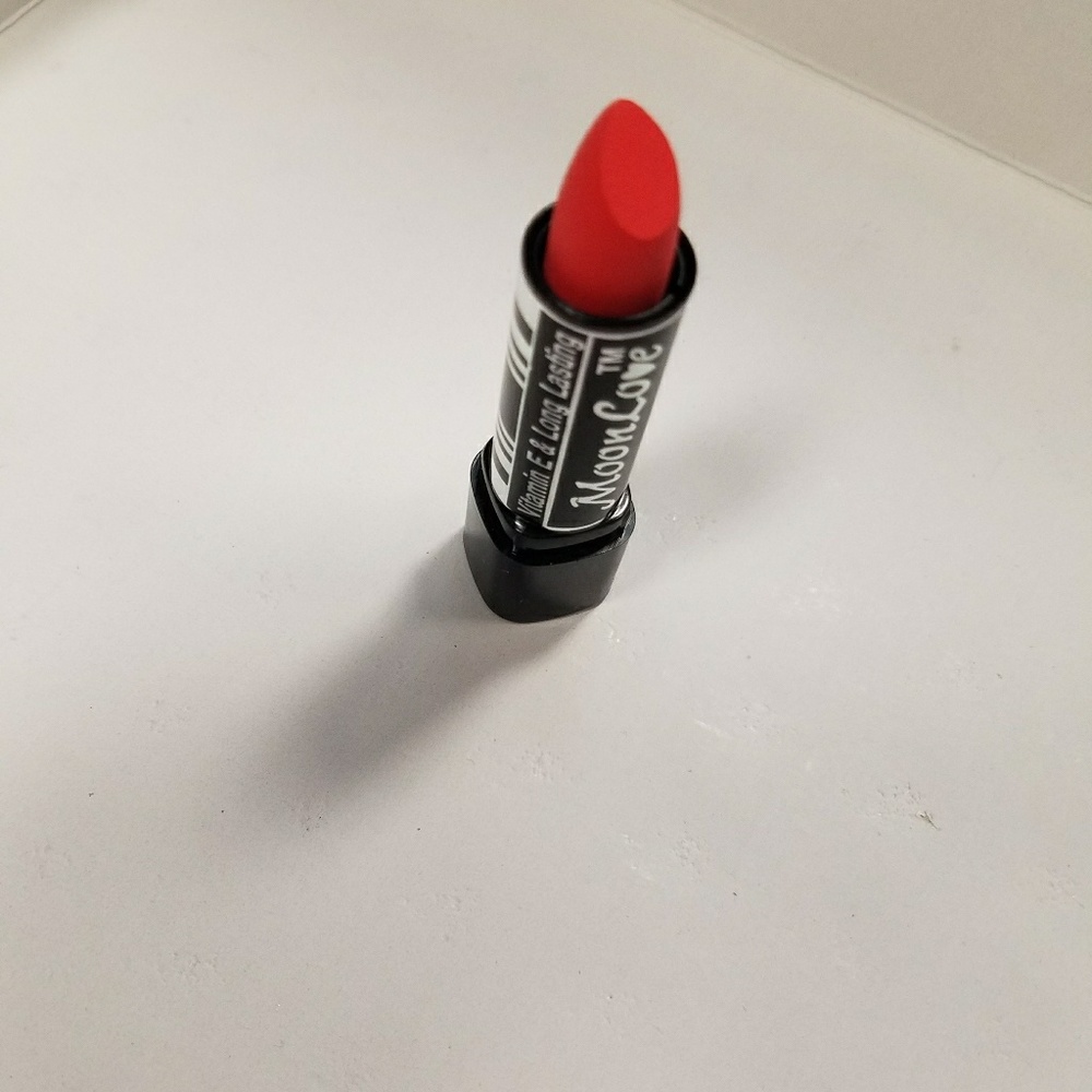 New 4 Tubes Lipstick with Vitamin E - Picture 6 of 8