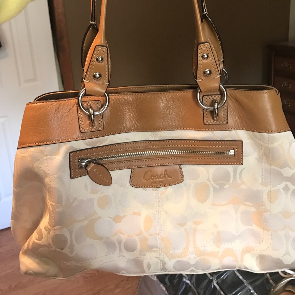 Authentic coach bag (medium size) warn few times